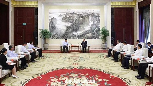 貴州省委書記、省人大常委會主任徐麟會見中偉控股集團董事長鄧偉明一行