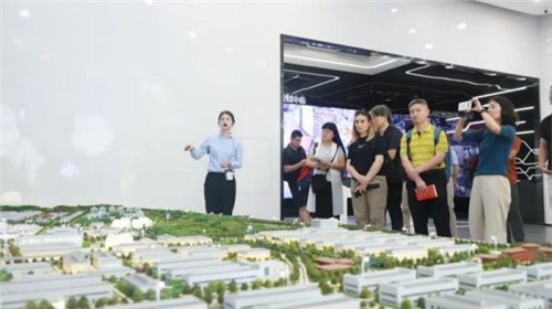 國際媒體第二波！法新社等11家國內外主流媒體采訪中偉